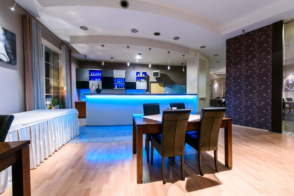 Hotel Nowy Dwor Trzebnica Extérieur photo