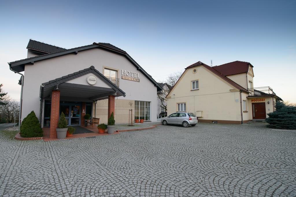 Hotel Nowy Dwor Trzebnica Extérieur photo