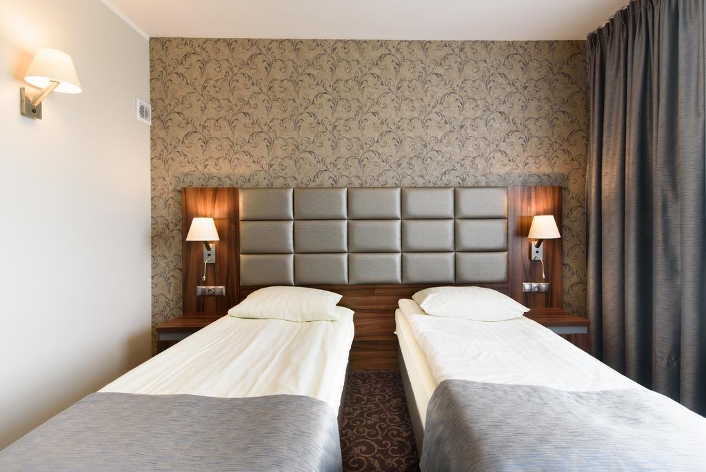 Hotel Nowy Dwor Trzebnica Extérieur photo