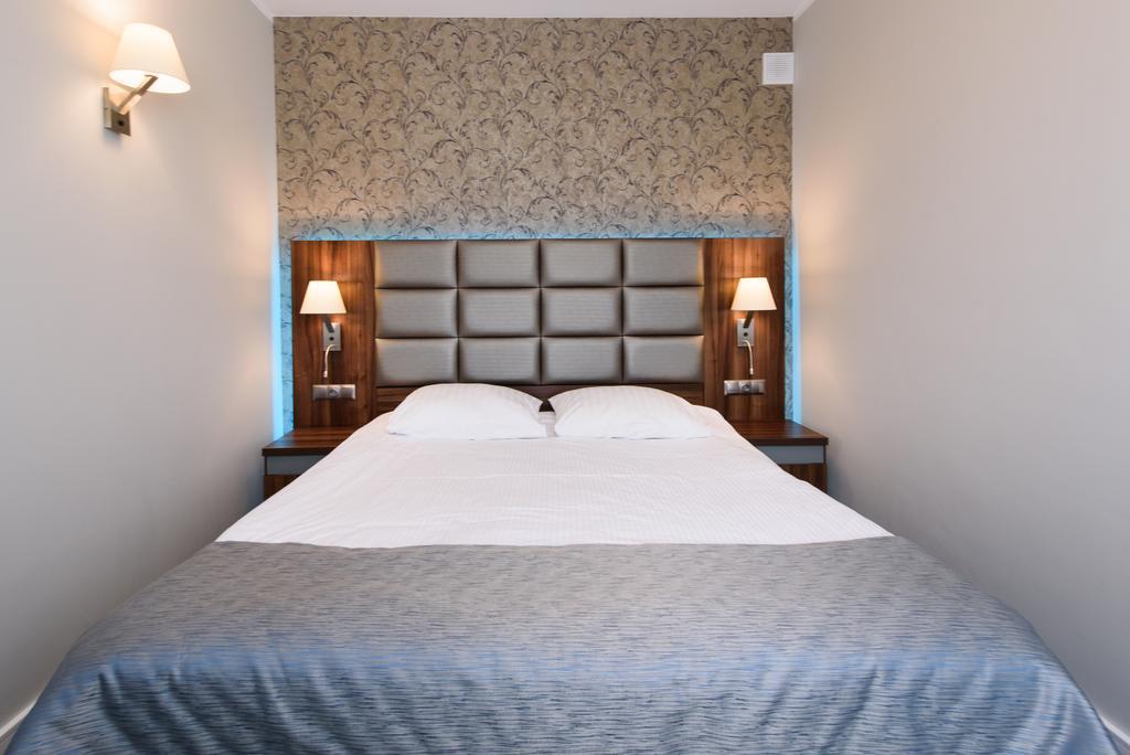 Hotel Nowy Dwor Trzebnica Extérieur photo