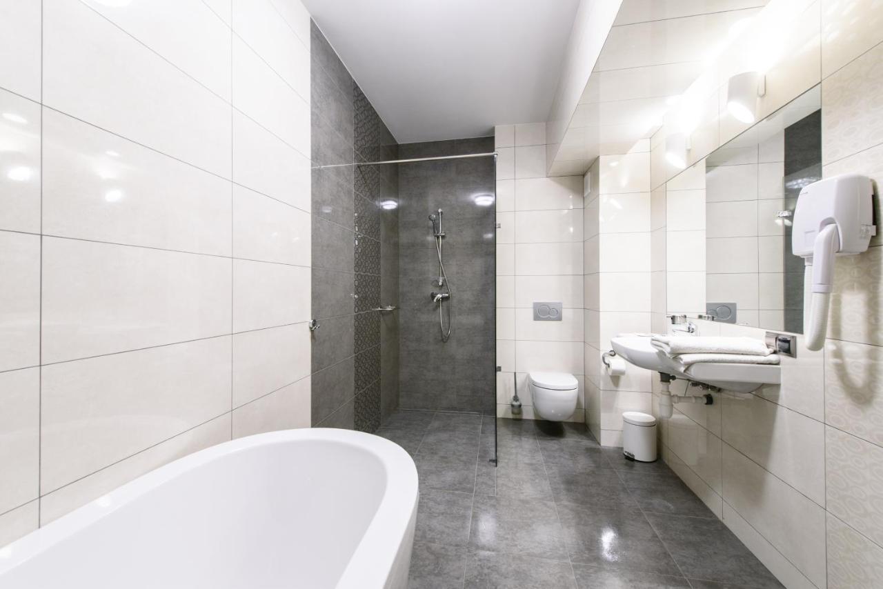 Hotel Nowy Dwor Trzebnica Extérieur photo
