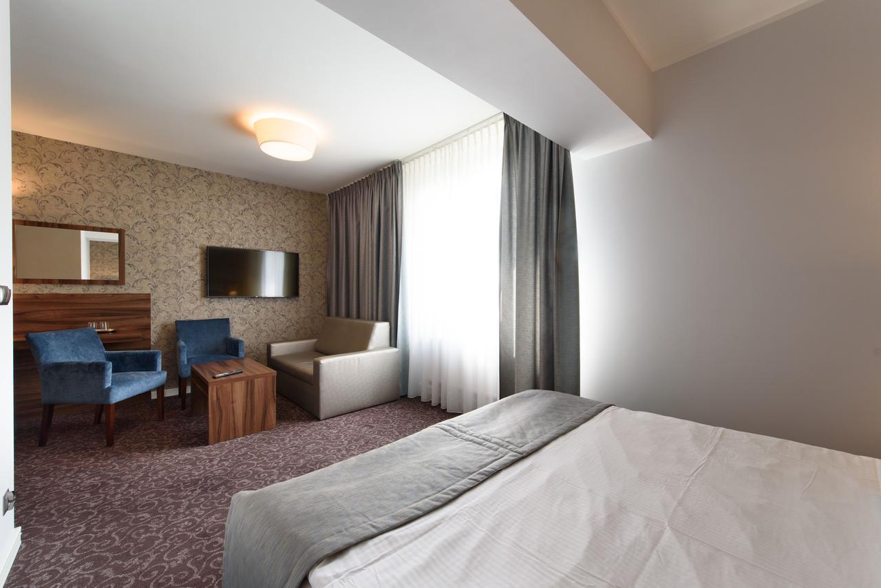 Hotel Nowy Dwor Trzebnica Extérieur photo